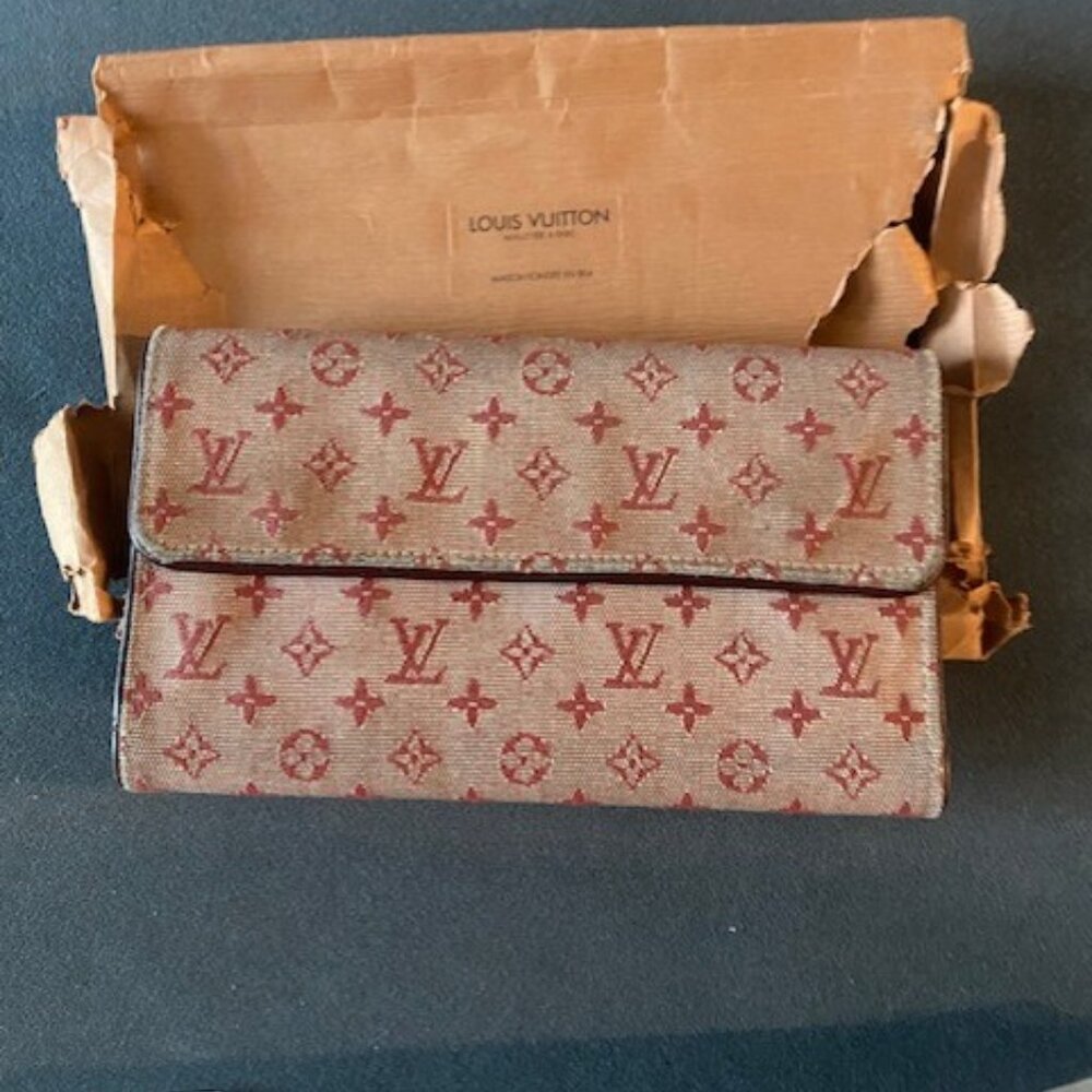 LOUIS VUITTON Cherry Monogram Mini Lin Porte-Tresor International Wallet
